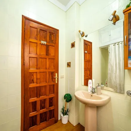 Silos Near Playa La Caleta לוס סילוס