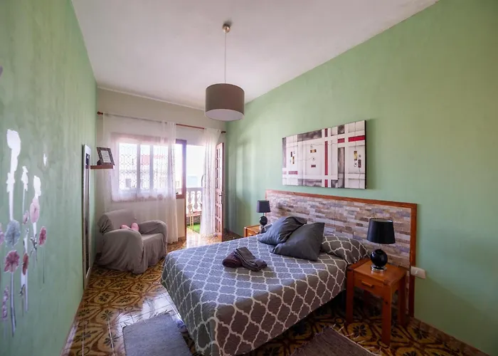 Silos Near Playa La Caleta ロス・シロス