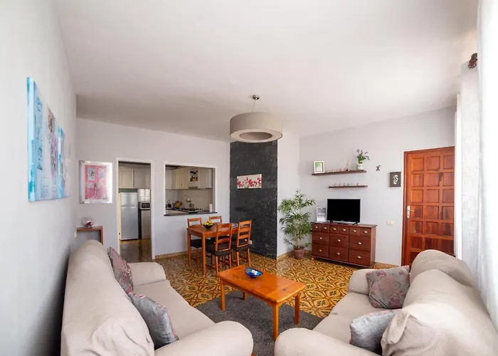 Silos Near Playa La Caleta 別荘 *